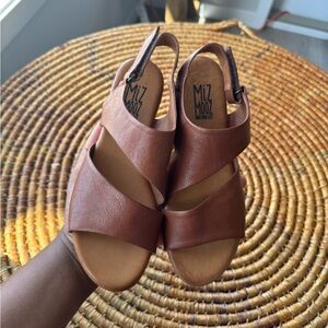 Miz mooz 6 Women's Tan Sandals